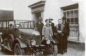 Family outside Leigh House 1925